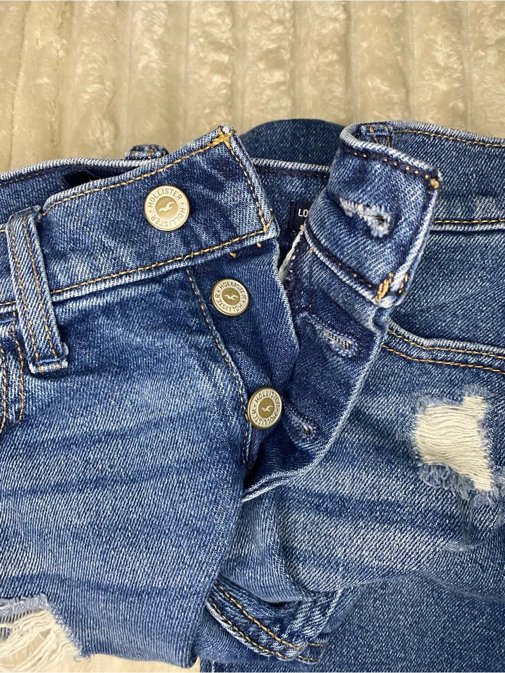 Hollister Women's Distressed Dark Wash Low-Rise Crop Boyfriend Jeans Size 1R 25
